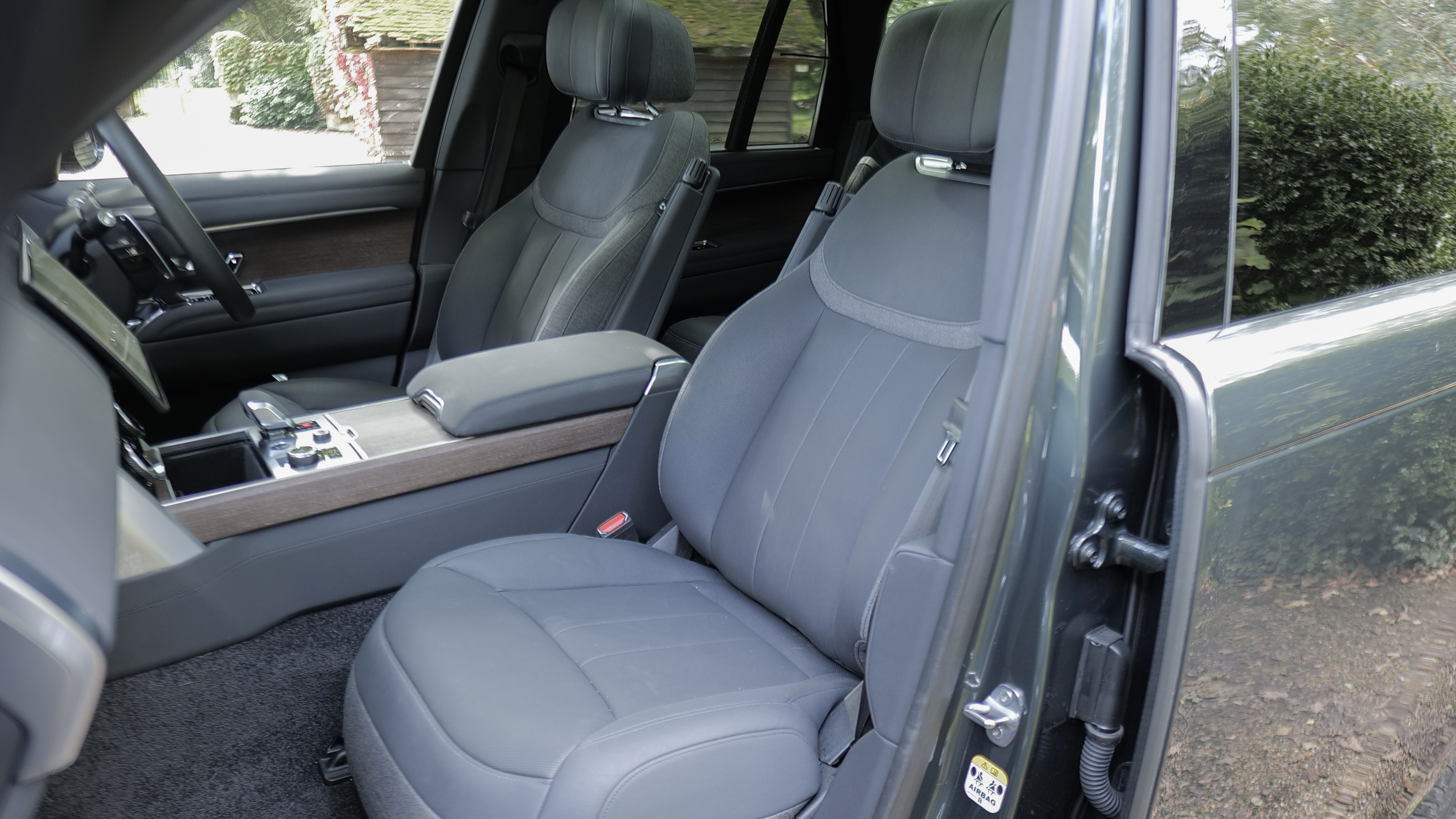 LAND ROVER RANGE ROVER ESTATE 3.0 P460e SV LWB 4dr Auto [NI]